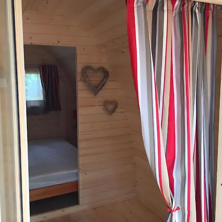 Barrel Orange Chalet Saint-André